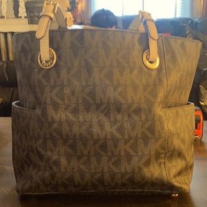 Womens shoulder bag.